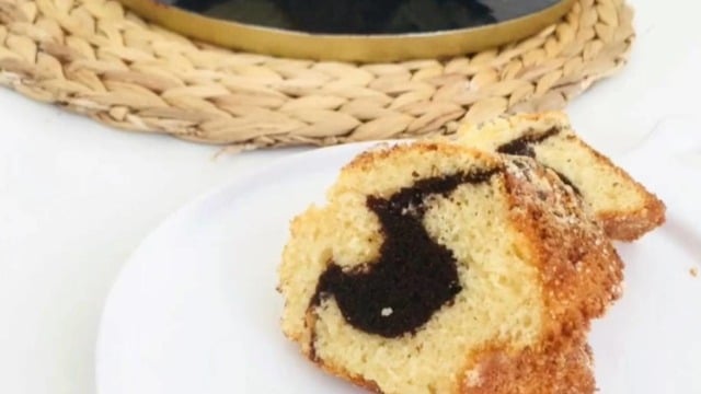Mis Gibi Kokusuyla: İki Renkli Cevizli Kek