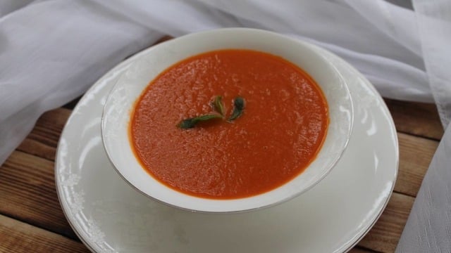 Aroması Bağımlılık Yapacak: Köz Domates Biber Çorbası