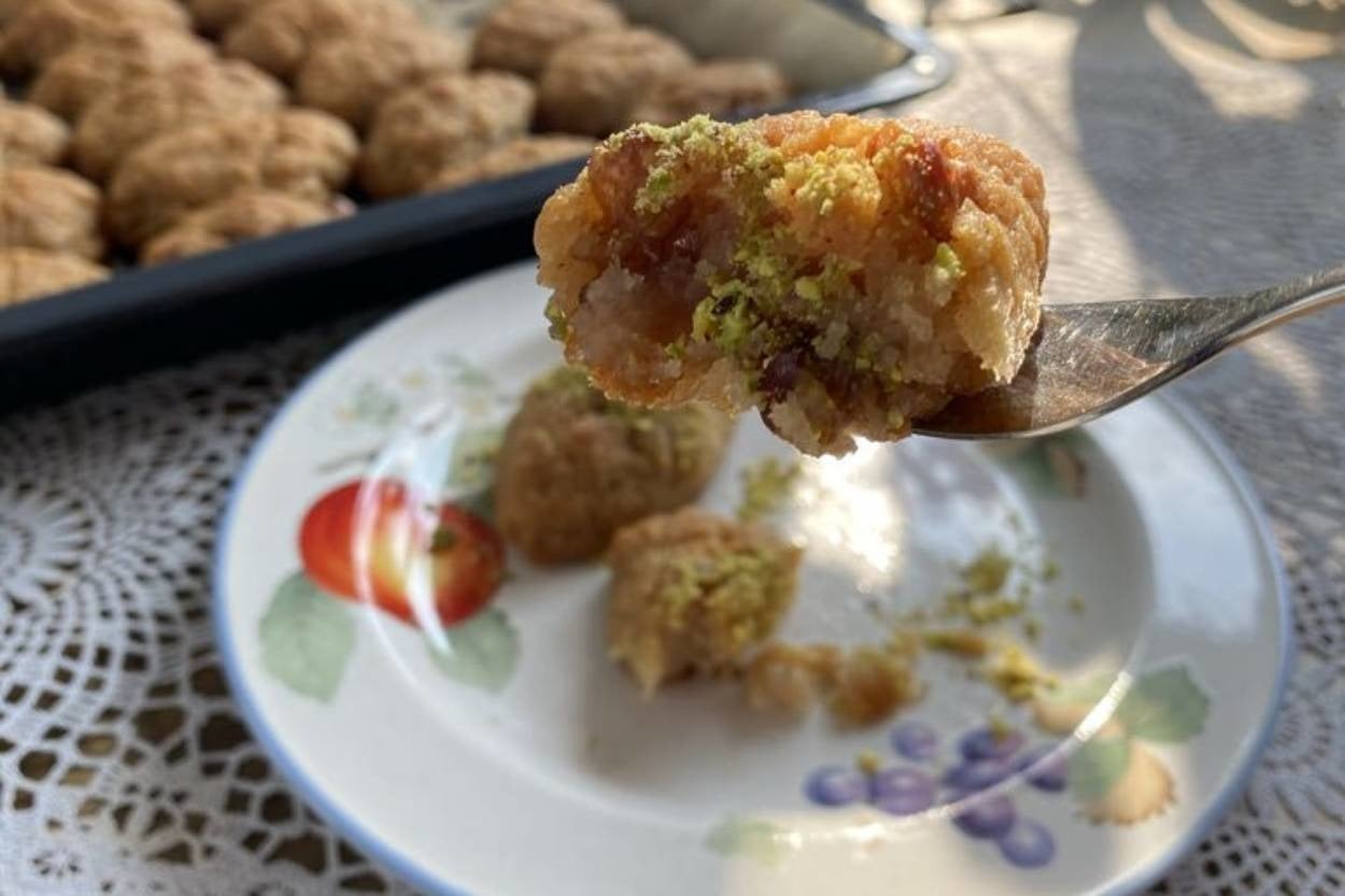 Az Malzemeli Çok Lezzetli: Cevizli Tatlı