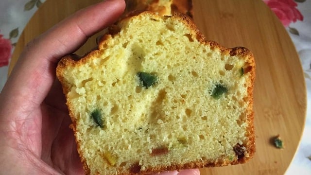 Enfes Görünümüyle: Meyveli Kek