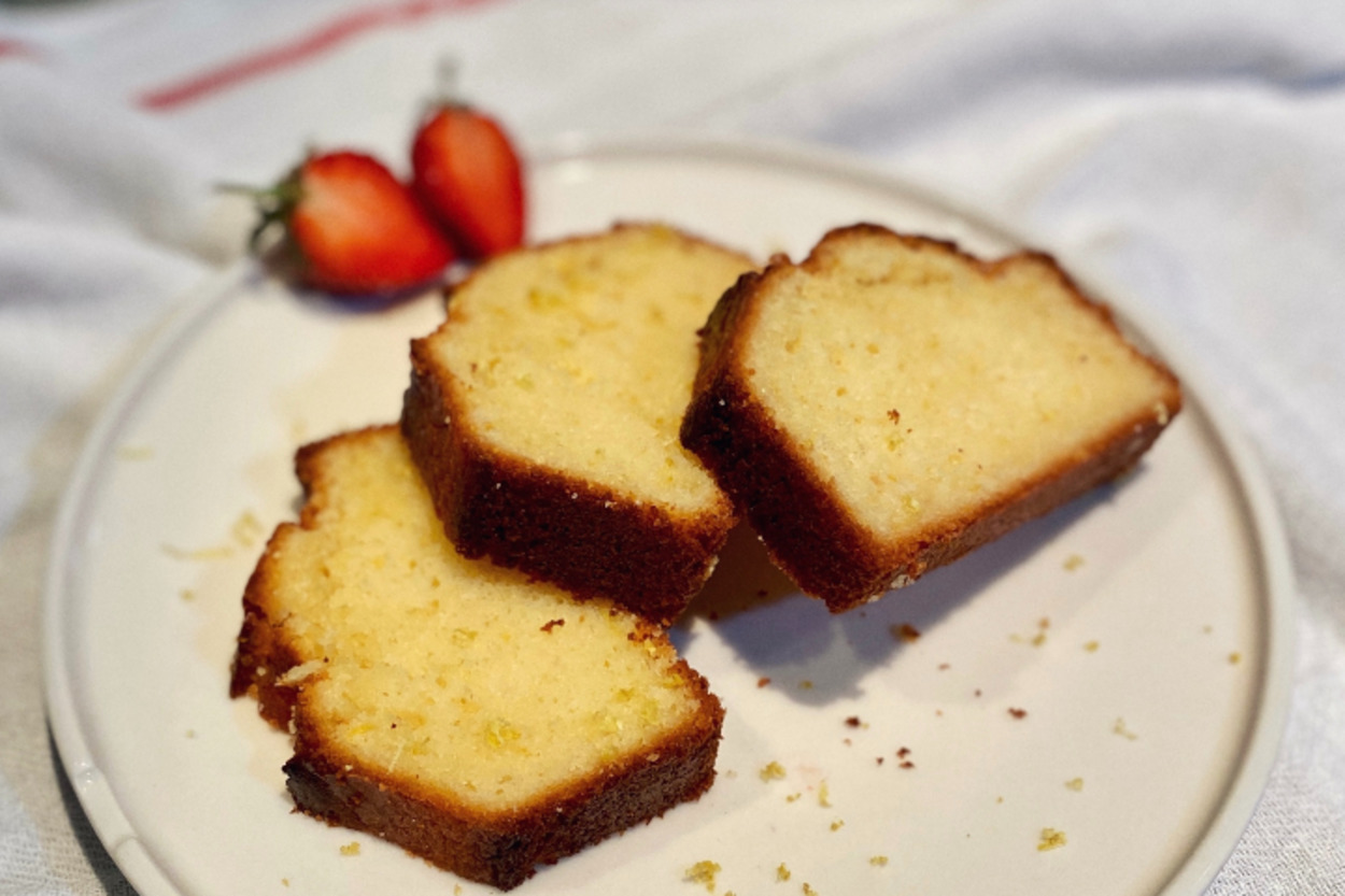 Tereyağının Katkısıyla: Limonlu Kolay Kek