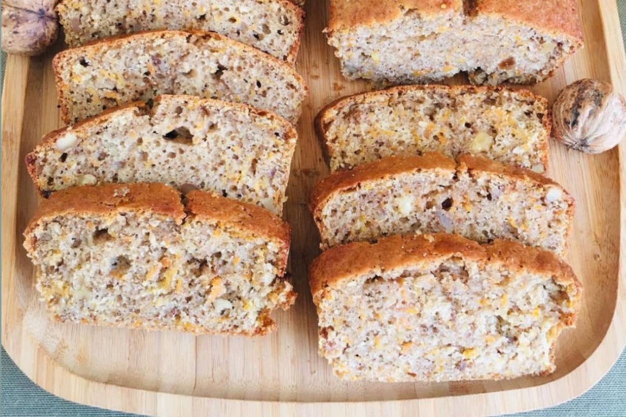 Evi Saran O Kokusu: Havuçlu Üzümlü Kek