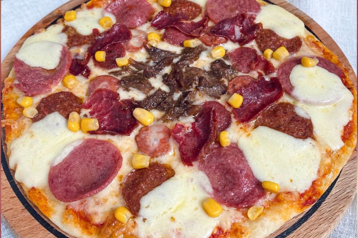 Onu Herkes Sever: Bol Malzemeli Pizza