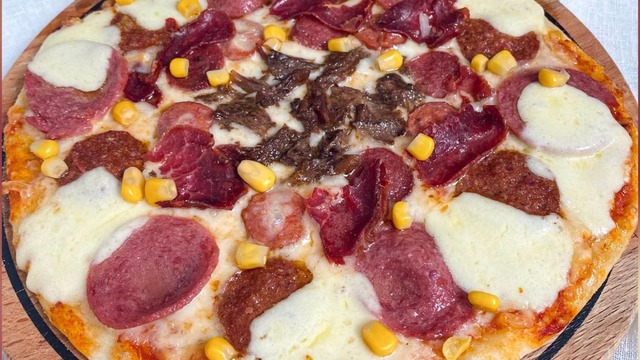Onu Herkes Sever: Bol Malzemeli Pizza