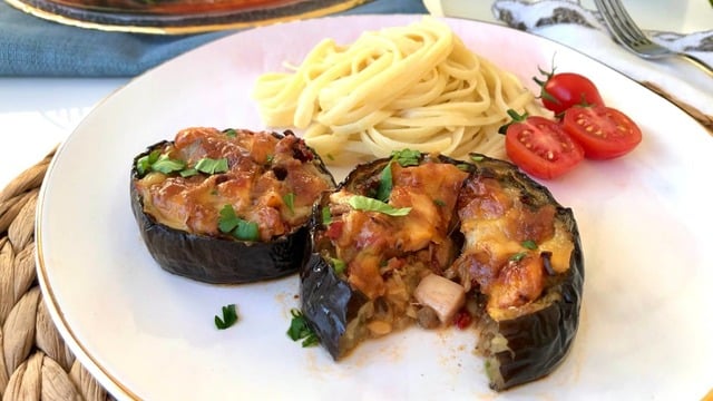 Akşam Yemeğine: Tavuklu Mantarlı Patlıcan Dilimleri