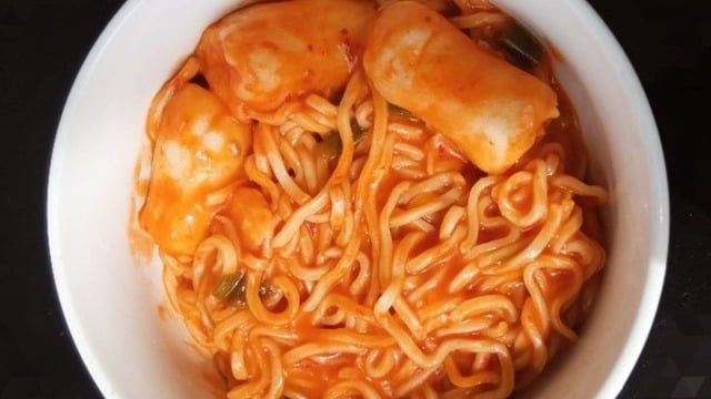 Asya Mutfağından: Tteokbokki (Pirinç Kekli) Noodle