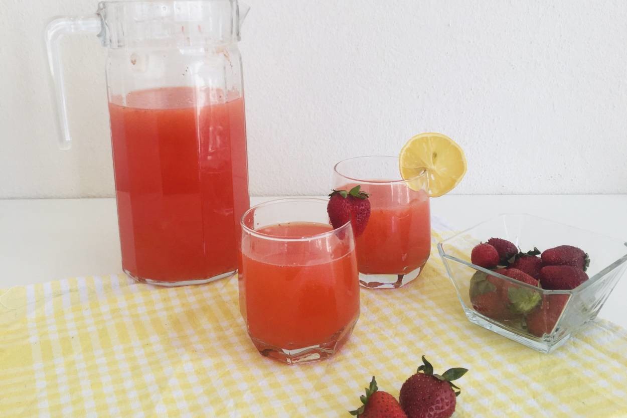 Yaz Aylarının Vazgeçilmezi: Çilekli Limonata
