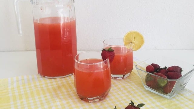 Yaz Aylarının Vazgeçilmezi: Çilekli Limonata