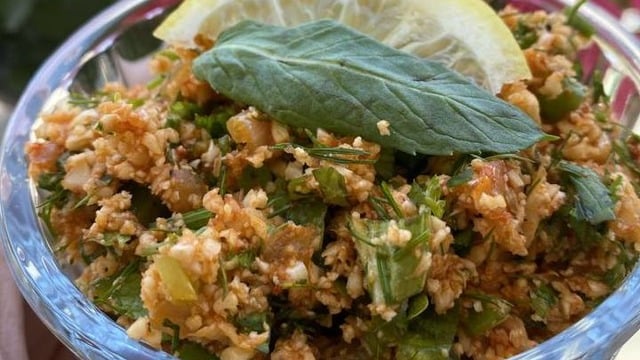 Lezzeti Bildiklerinizden Farksız: Glutensiz Karnabahar Kısırı