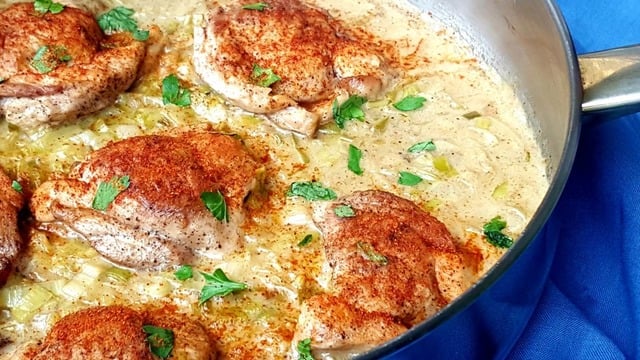 Enfes Dokusuyla: Pırasa ve Krema Soslu Hindi Eti