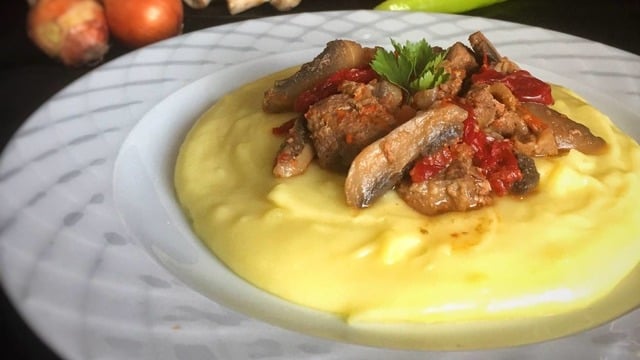 Yapımı Kolay Tadı Enfes: Patates Püresi Yatağında Et