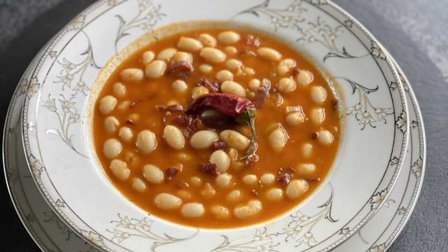 İster Sade İster Pilav Yanına: Pastırmalı Kuru Fasulye