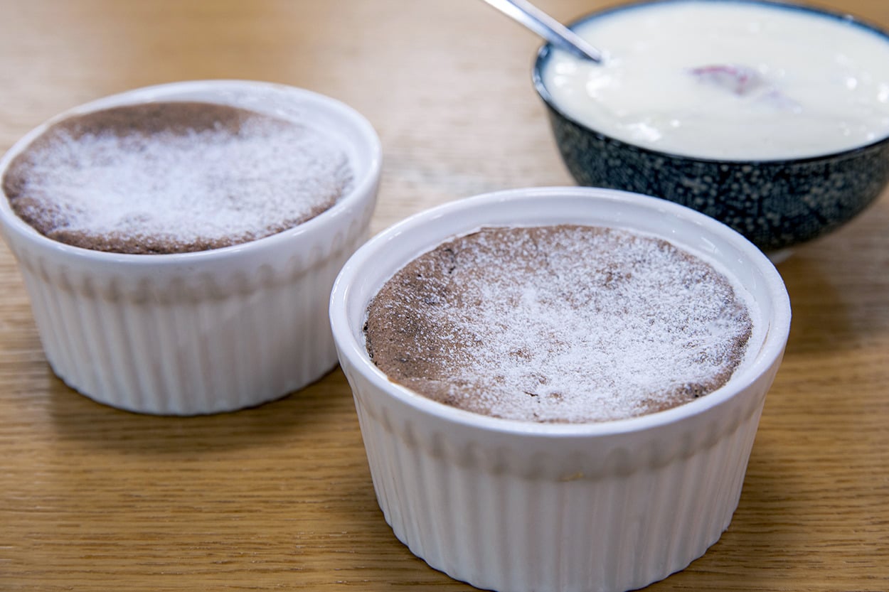 Tatlı Krizlerine Hızlı Çözüm: Bademli Çikolatalı Sufle