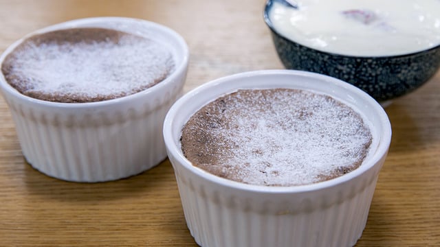 Tatlı Krizlerine Hızlı Çözüm: Bademli Çikolatalı Sufle