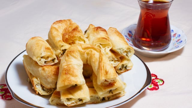 Yapabileceğiniz En Kolay Tarif: Hazır Yufkadan Börek