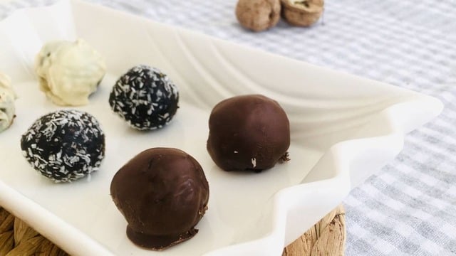 Az Malzemeli Çok Lezzetli: Hurma Topları