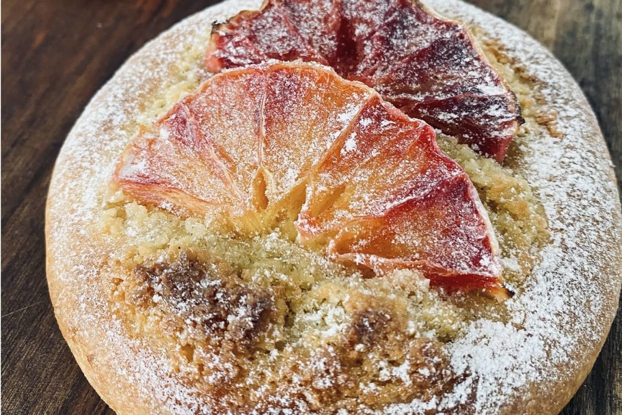 Farklı Tatlar Peşinde Olanlara: Ekşi Mayalı Brioche Frangipane Tart
