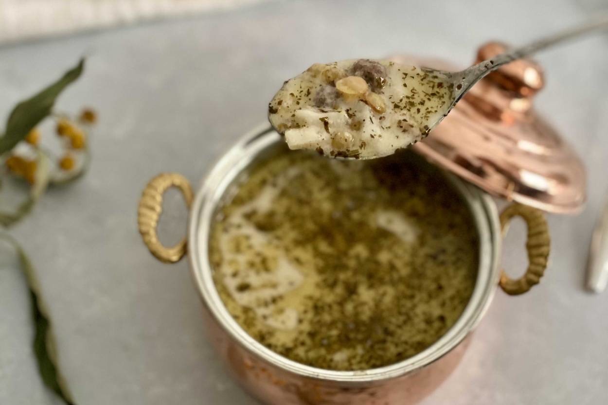 Kaşık Kaşık İçilecek: Köfteli Yeşil Mercimek Çorbası