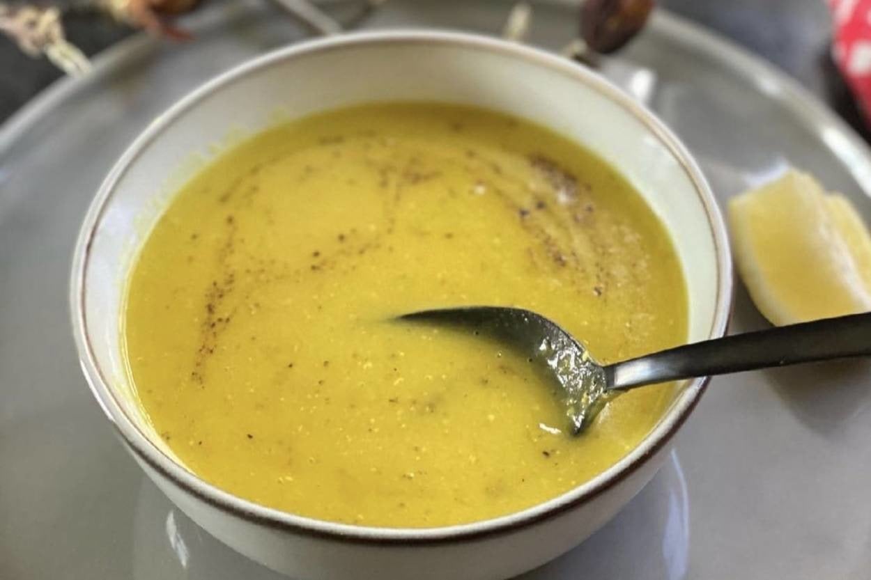 Limonla Servis Edilen: Lokanta Usulü Mercimek Çorbası