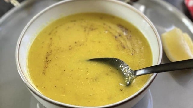 Limonla Servis Edilen: Lokanta Usulü Mercimek Çorbası