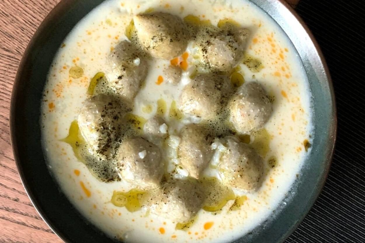 Meşhur Hatay Lezzeti: İçli Köfteli Yoğurt Çorbası