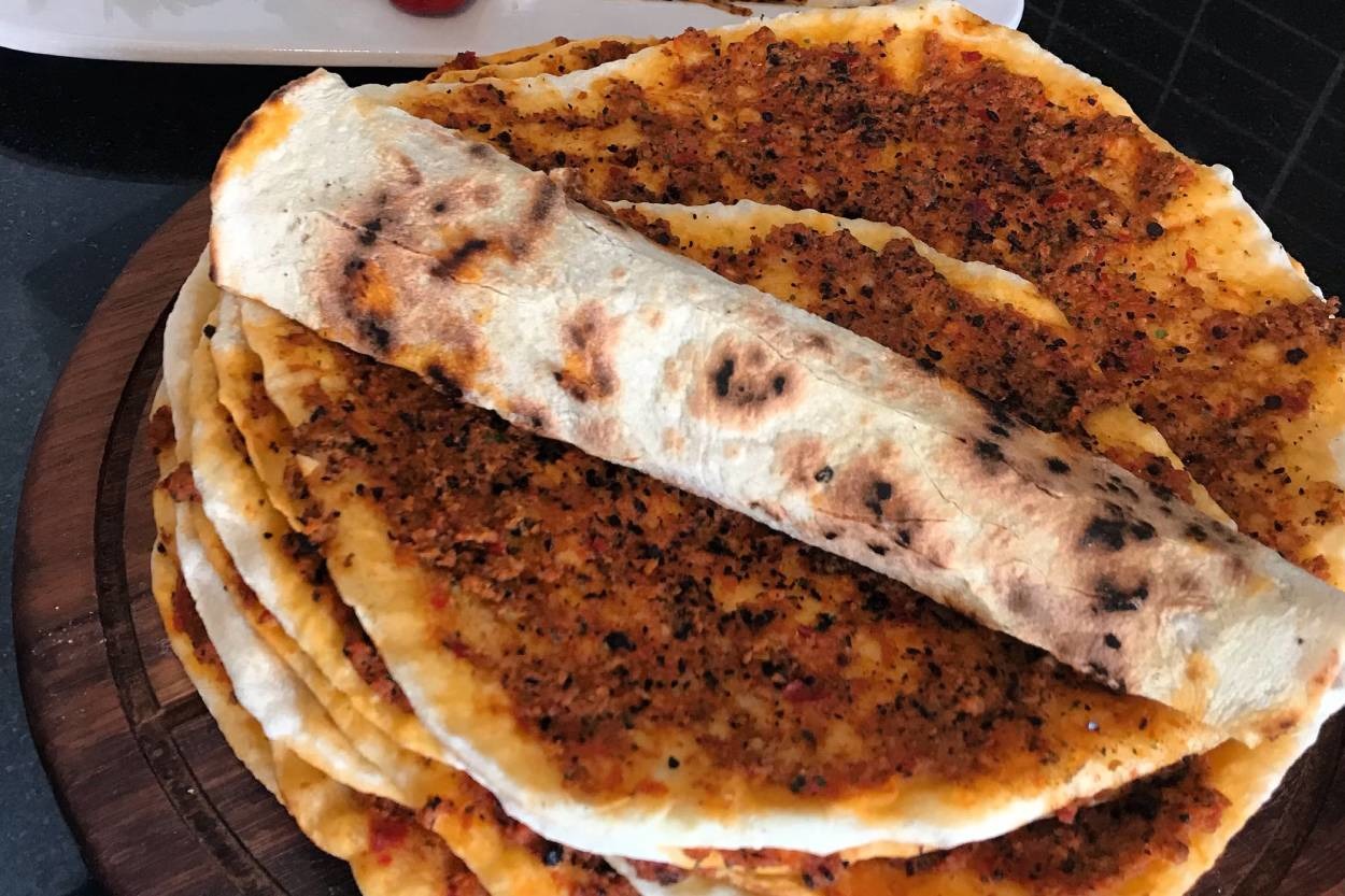 Ev Yapımı Enfes: Lahmacun