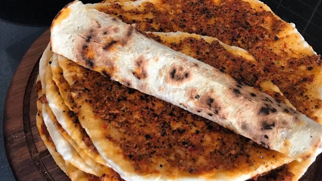 Ev Yapımı Enfes: Lahmacun