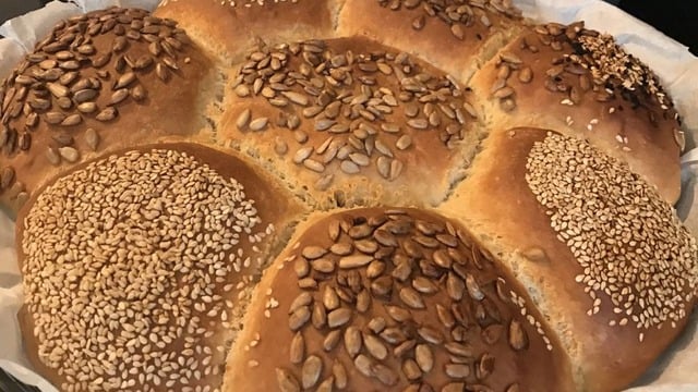 Leziz Kokusuyla: Kaşar Peynirli Çiçek Simit