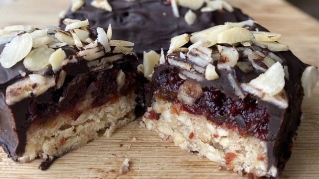 Tadına Bayılacağınız: Cranberry Dolgulu Glutensiz Fit Bar
