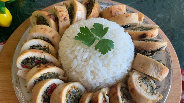 Sunumu Şahane: Ispanaklı Tavuk Sarma
