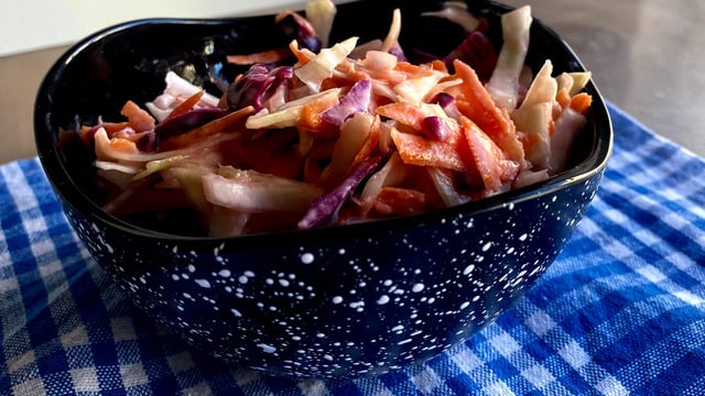 Nasıl da Yakışır Sofralara: Coleslaw Salata