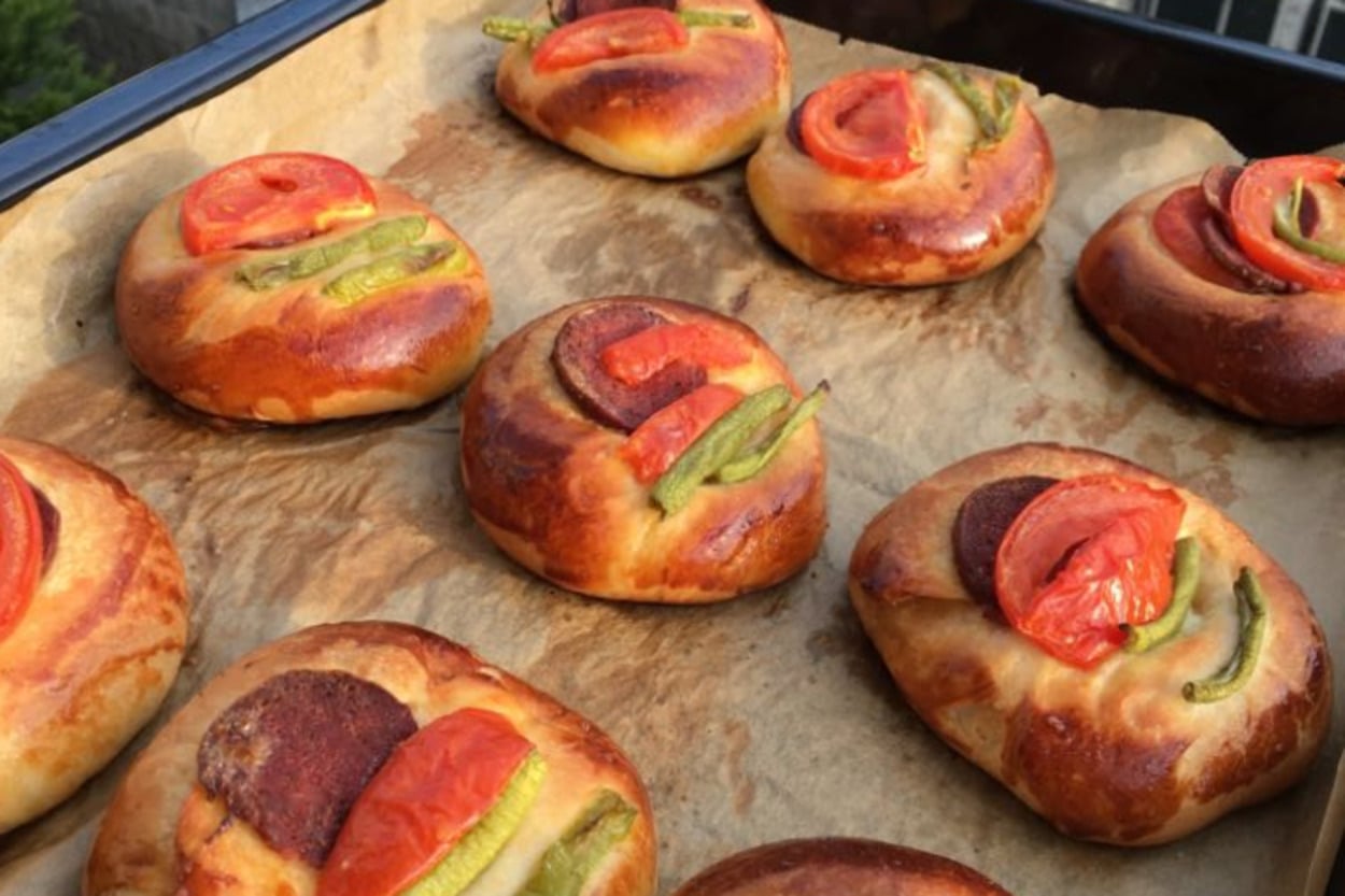 Kahvaltılara Geliyor: Poğaça Tadında Mini Pizza