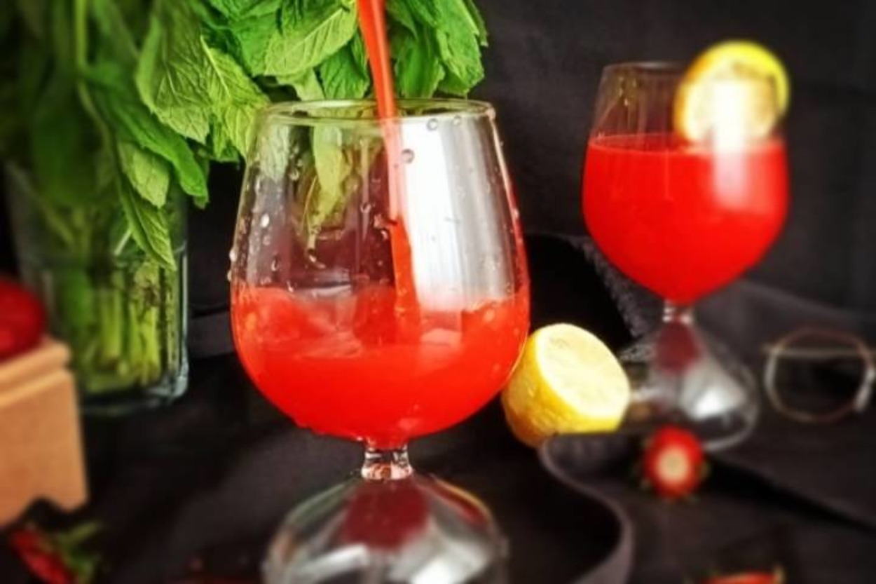 Soğuk İçiniz: Çilekli Limonata