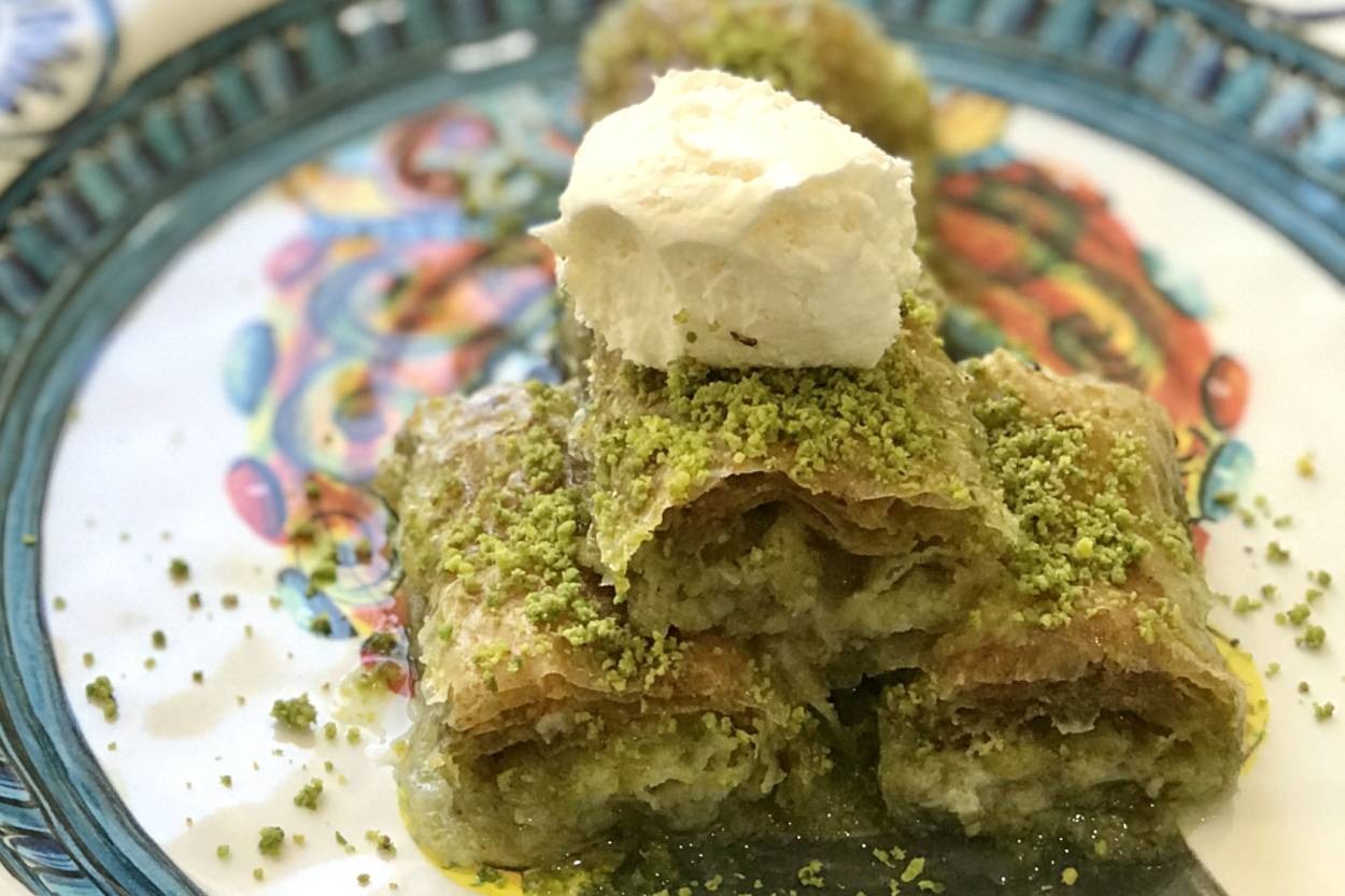 Baklavalık Yufkadan: Fıstıklı Kaymaklı Sarma