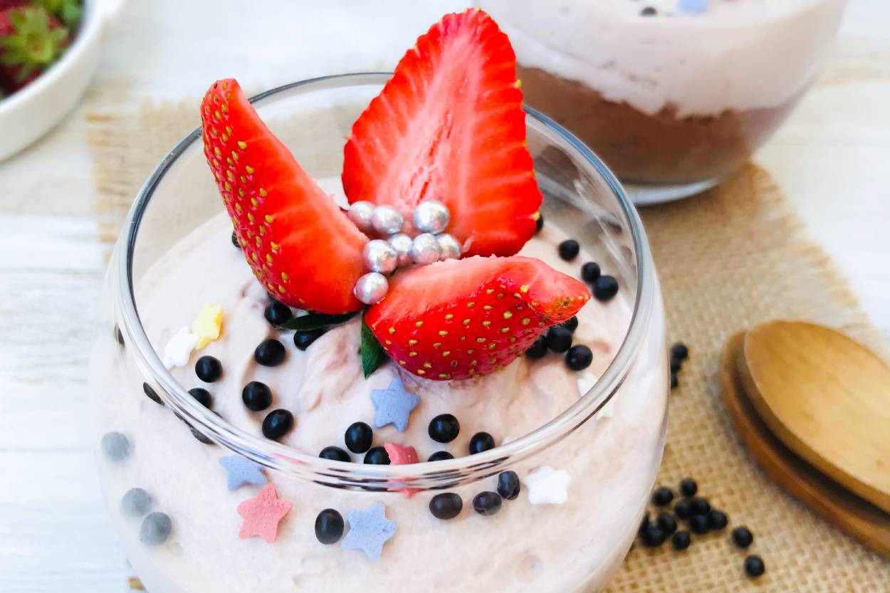 İçinde Yumurta Yok: 3 Malzemeli Mousse