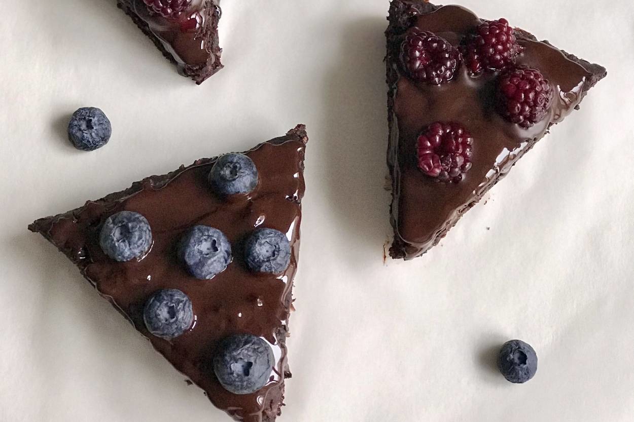 Çok Beğenilecek: Hurmalı Muzlu Brownie