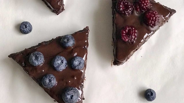 Çok Beğenilecek: Hurmalı Muzlu Brownie