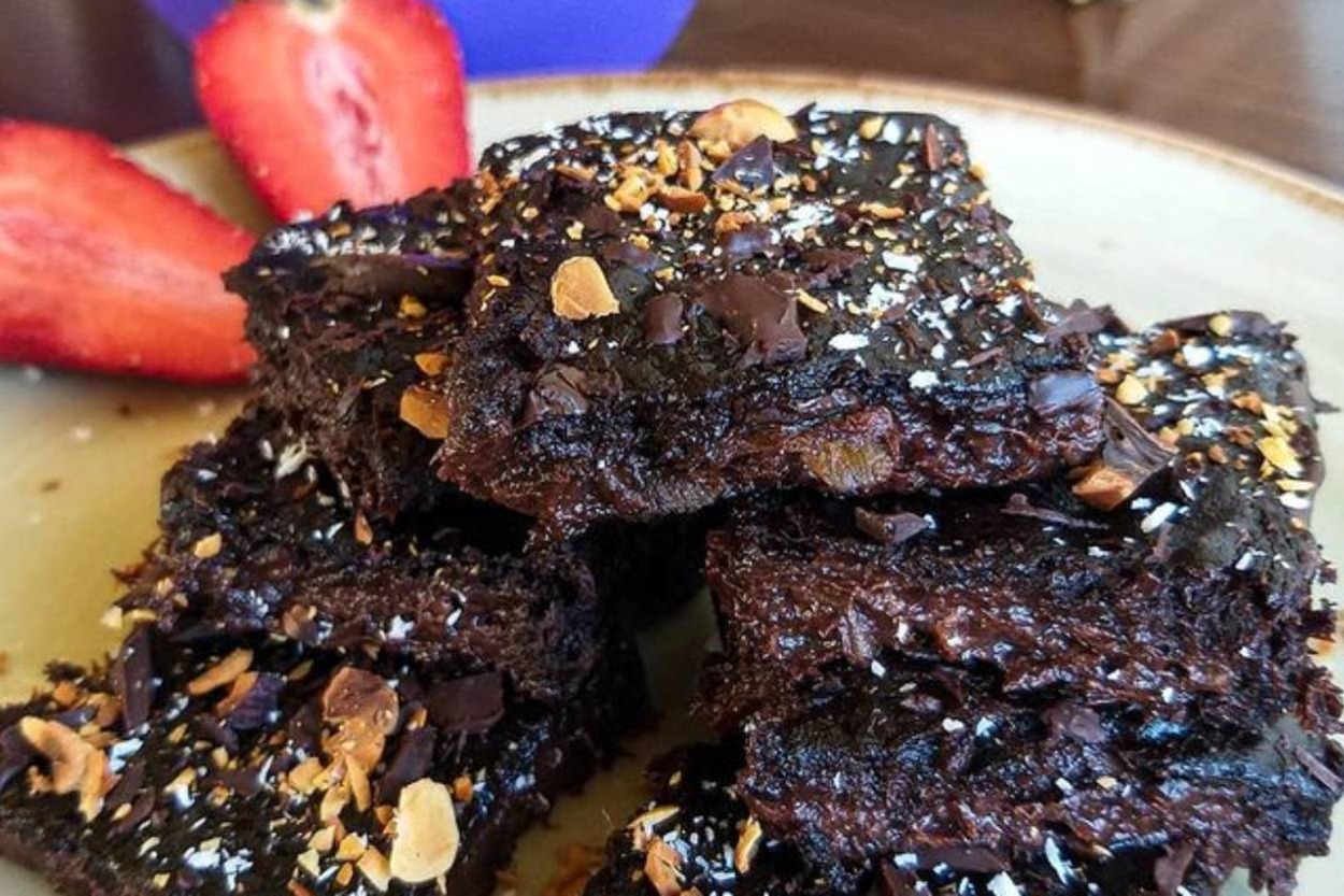 Lezzet Patlaması Yaşatan: 4 Malzemeli Vegan Brownie