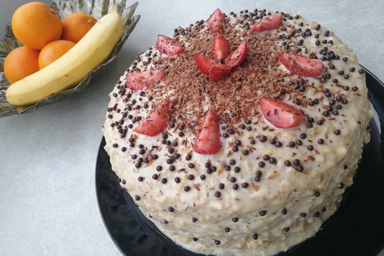 Enfes Buluşma: Beyaz Çikolatalı Meyveli Pasta