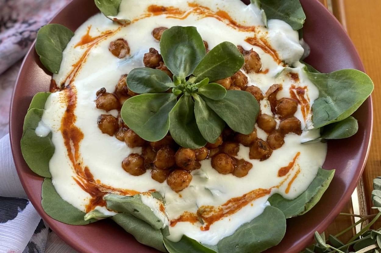 Görsel Şölen: Nohutlu Semizotu Salatası