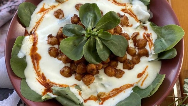 Görsel Şölen: Nohutlu Semizotu Salatası