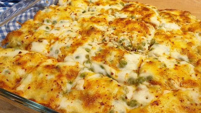 Parmaklar Yenir: Beşamel Soslu, Kıymalı ve Sebzeli Fırın Yemeği