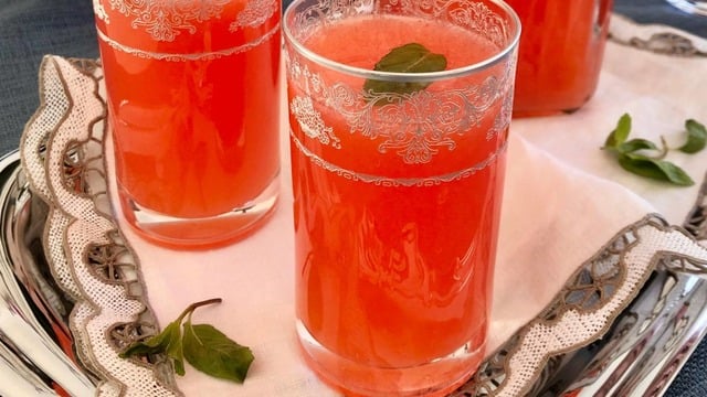 Sıcak Günlere: Çilekli Ferah Limonata