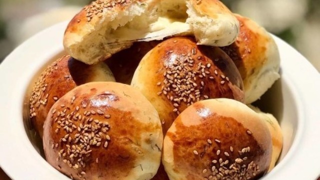 Puf Puf Kabaran: Dereotlu Kaşarlı Poğaça
