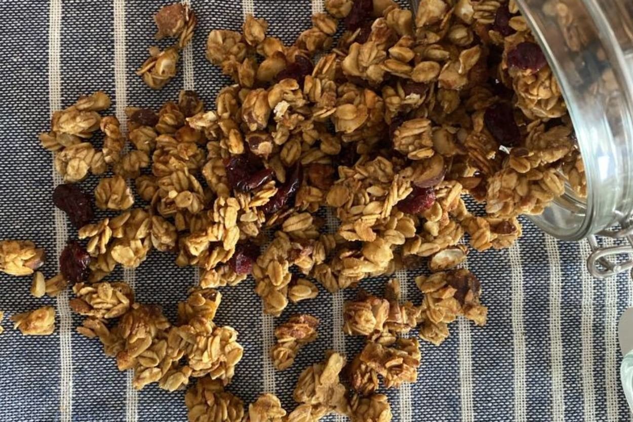 Ara Öğünlerin Baş Tacı: Glutensiz Şekersiz Granola