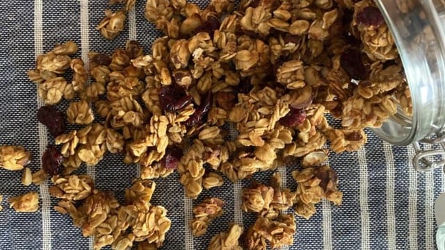 Ara Öğünlerin Baş Tacı: Glutensiz Şekersiz Granola