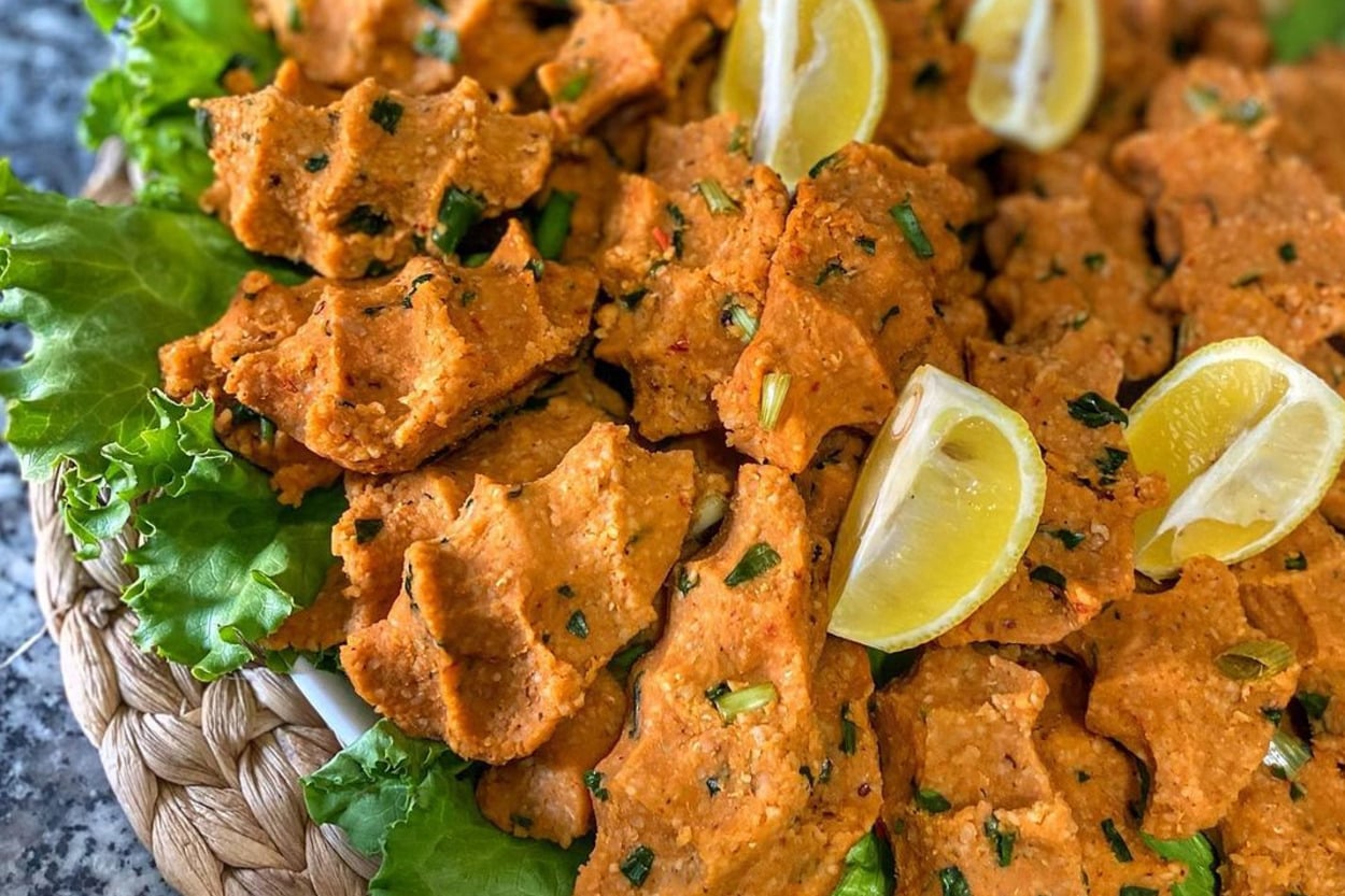 Tam Tutan Kıvamıyla: Kolay Mercimek Köftesi