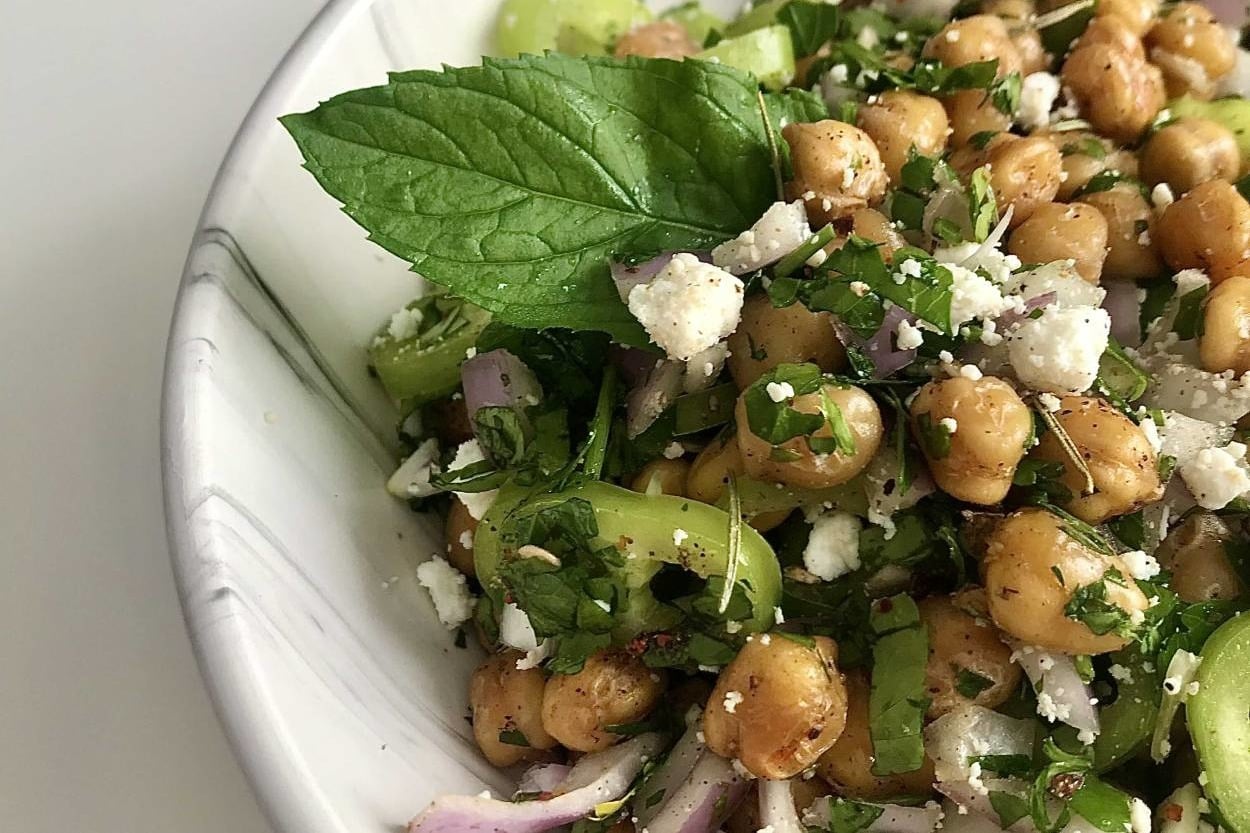 Oldukça Doyurucu: Çıtır Nohut Salatası