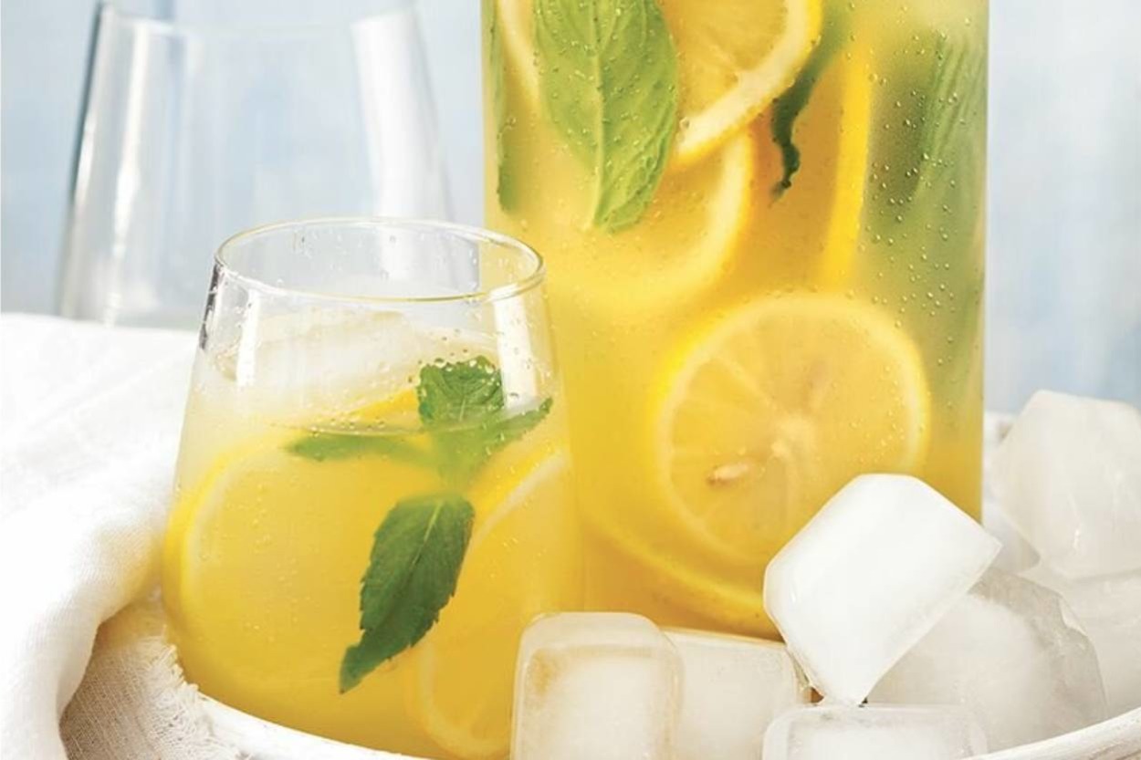Sıcak Günlerde Serinletici: Naneli Limonata