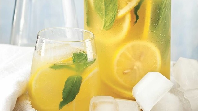 Sıcak Günlerde Serinletici: Naneli Limonata